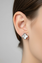Load image into Gallery viewer, Clover Earrings